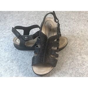 Clarks April Belle Womens Black Embossed Leather Comfort Sandals Size 7.5 W *NWT
